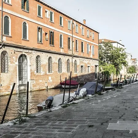 Elegant Fornasa Vecia, Canal View With A Beautiful Garden R&r Appartamento *