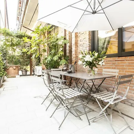 Elegant Fornasa Vecia, Canal View With A Beautiful Garden R&r * Venezia