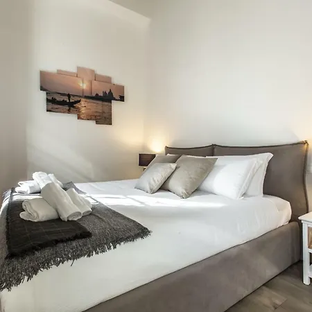 Elegant Fornasa Vecia, Canal View With A Beautiful Garden R&r Daire Venedik