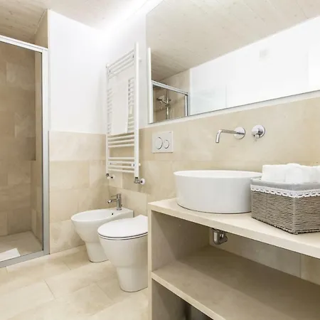 Daire Elegant Fornasa Vecia, Canal View With A Beautiful Garden R&r Venedik