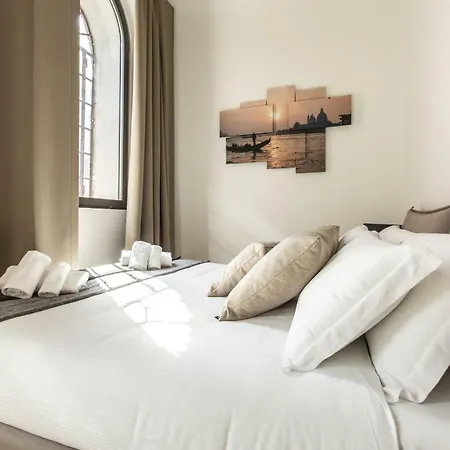 Apartment Elegant Fornasa Vecia, Canal View With A Beautiful Garden R&r