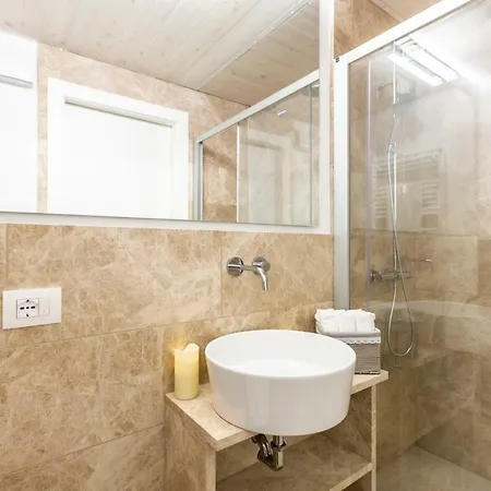 Daire Elegant Fornasa Vecia, Canal View With A Beautiful Garden R&r Venedik